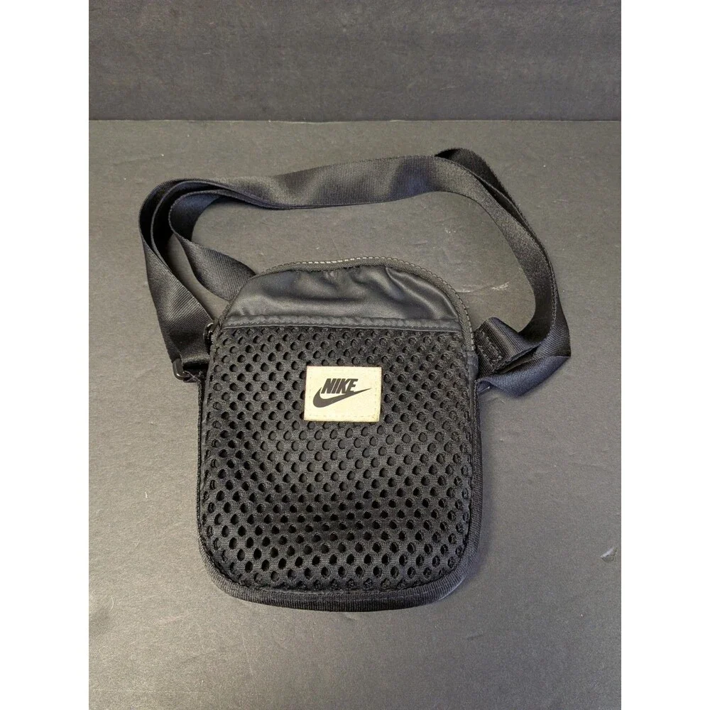Nike Bag Small Black Crossbody Shoulder Strap Fanny Hip Waist Belt Mini Pack